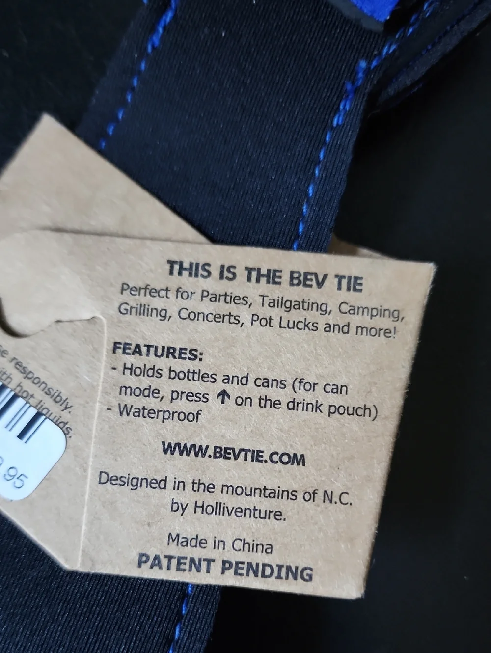 NEW Bev Tie Beer Holder Necktie Gag Gift Blue Neoprene Insulated Can Coozie